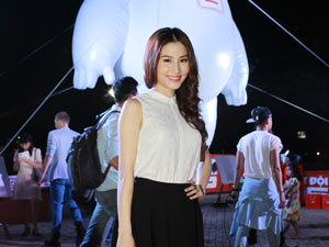 Phim - Diễm My 9x rạng rỡ đi xem phim hoạt hình