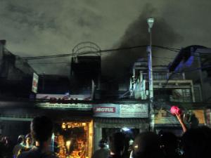 Tin tức trong ngày - Cháy lớn ở TPHCM, 5 ngôi nhà bị ảnh hưởng