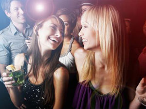 Bạn trẻ - Cuộc sống - Kỹ nghệ dụ dỗ sinh viên con nhà giàu