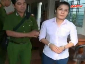 Video An ninh - Nữ quái lừa chạy việc "đút túi" hơn nửa tỷ đồng