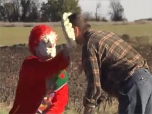 Cười 24h - Clip: Cười bò với "gã hề khốn nạn"