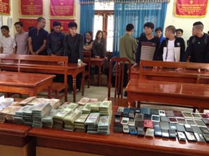 Pháp luật - Đột kích sới bạc "khủng" trên sông Đáy, thu 3,5 tỷ đồng