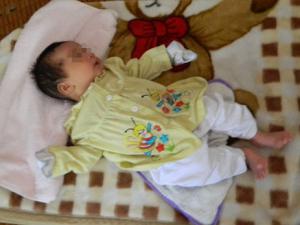 Tin tức trong ngày - Bé trai 2 tháng tuổi bị bỏ rơi trước trường mầm non