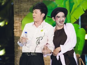 Ca nhạc - MTV - "Chí Phèo" Hoài Linh bị chị em nhà Nở "hớp hồn"