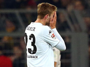 Bóng đá - Đá phản lưới nhà không tưởng từ khoảng cách 40m