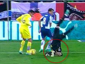 Bóng đá - Ngã gãy cổ, thủ môn Villarreal vẫn chơi hết trận