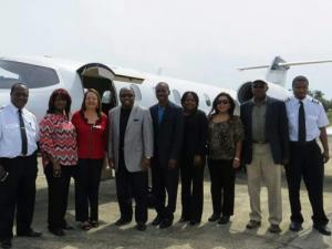 Tin tức trong ngày - Bahamas: Máy bay đâm cần cẩu, vợ chồng mục sư tử nạn