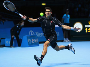 Djokovic trình diễn cú thuận tay chéo sân cực hiểm