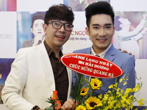 Sao ngoại-sao nội - Long Nhật lẻ loi đến mừng Quang Hà