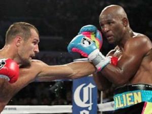 Thể thao - Bị no đòn, “ông già” làng quyền Anh vẫn không về hưu