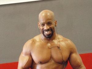 Thể thao - Kỷ lục: Lên xà 4231 lần trong vòng 1 ngày