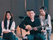 Bạn trẻ - Cuộc sống - 3 bố con Tú Dưa cover “Chắc ai đó sẽ về”