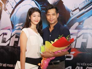 Phim - Trương Thế Vinh tình cảm đi xem phim cùng bạn gái phi công