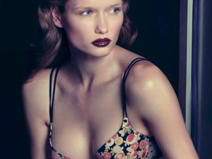 Bí quyết mặc đẹp - Người mẫu Séc nổi tiếng chết trong bồn tắm