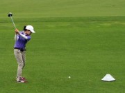 Thể thao - Bất ngờ với khả năng phát bóng của nữ thần đồng golf