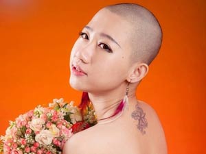 Bạn trẻ - Cuộc sống - Nữ 9x để đầu trọc: Rất "ngông" nhưng cũng rất ngoan