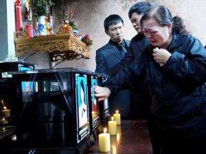 3 mẹ con tử nạn vụ MH17: Ngày đoàn tụ ở nghĩa trang