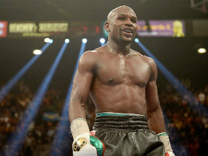 Thể thao - Mua xe bọc vàng tặng con, Mayweather lại khoe của