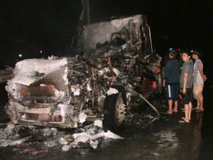 Tin tức trong ngày - Bỗng nhiên bốc cháy, chiếc container hóa tro