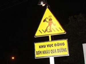 Tin tức trong ngày - Gỡ bỏ biển báo “Khu vực đông bợm nhậu qua đường”