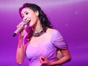 Ca nhạc - MTV - Hà Kiều Anh khoe giọng hát, gây quỹ giúp Duy Nhân