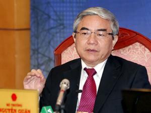 Tin tức trong ngày - Nông dân chế tạo xe bọc thép: VN nên thoáng như Campuchia?