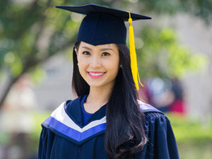 Bạn trẻ - Cuộc sống - Miss Teen Diễm Trang nhận bằng tốt nghiệp loại giỏi