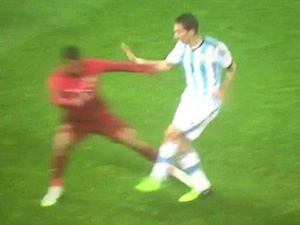 Bóng đá - Nani "chặt chém" Di Maria, Van Gaal lo "sốt vó"