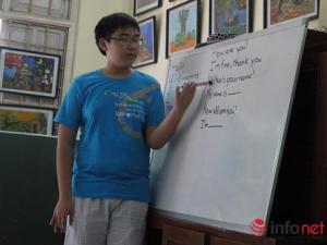 Giáo dục - du học - Thầy giáo “nhí” tự soạn giáo án, dạy miễn phí cho trẻ em khuyết tật