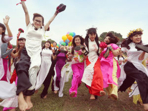 Bạn trẻ - Cuộc sống - Những hình ảnh kỷ yếu "siêu quậy" của sinh viên