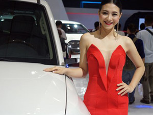 Ô tô - Xe máy - Mỹ nhân 'thiêu cháy' Triển lãm ô tô Việt Nam