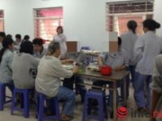 Bữa cơm chan đầy nước mắt của những người thích cười