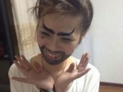 Làm con gái có khổ không?