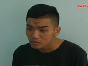Video An ninh - Thanh niên "ngáo đá" dí dao vào cổ công an