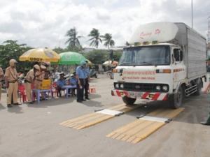 Tin tức trong ngày - Xe chở quá tải bị phạt cao nhất tới 8 triệu đồng