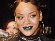 Làm đẹp cùng sao - Thích thú xem Rihanna biến hóa cùng màu son