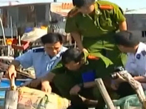 Pháp luật - Bắt vụ vận chuyển thuốc nổ cực lớn tại Vũng Tàu