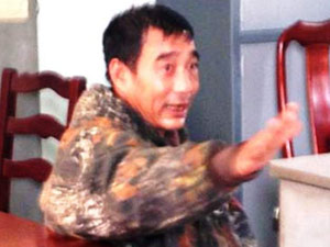 Pháp luật - Khởi tố kẻ chém công an, ôm bình gas cố thủ ở TP.HCM