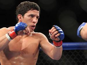 Thể thao - UFC: Tuyệt chiêu “kẹp cổ” khiến đối thủ "khóc"