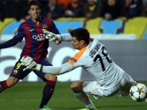 Bóng đá - Qua người “kinh điển", Suarez “thông nòng”