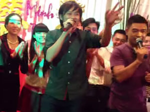 Ca nhạc - MTV - Clip Hoài Linh hát đám cưới "gây sốt" trở lại