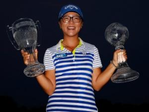 Thể thao - Cô bé 17 tuổi thành triệu phú làng golf