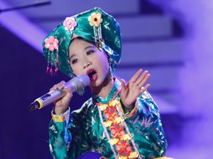 Phim - Cậu bé "thị Mầu" hát múa chầu văn xuất thần