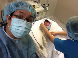 Phim - Gia Bảo hạnh phúc khoe con gái mới chào đời