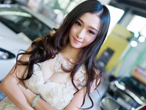 Ô tô - Xe máy - Mỹ nữ khoe đường cong siêu gợi cảm tại triển lãm xe
