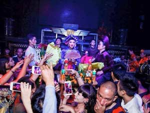 Bạn trẻ - Cuộc sống - Nghệ nhân dân gian trẻ nói về hầu đồng trong bar