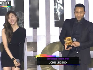 Video: Tiffany (SNSD) hát cùng John Legend