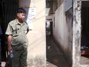 Tin tức trong ngày - Phá cửa, giải cứu 5 người trong căn nhà rực lửa