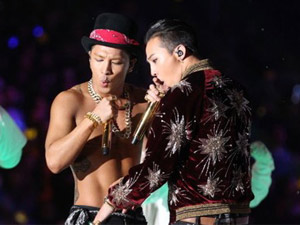 Video: Taeyang, G-Dragon cởi áo, khuấy động MAMA