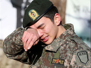 Phim - Mỹ nam Yoo Seung Ho xuất ngũ trong nước mắt